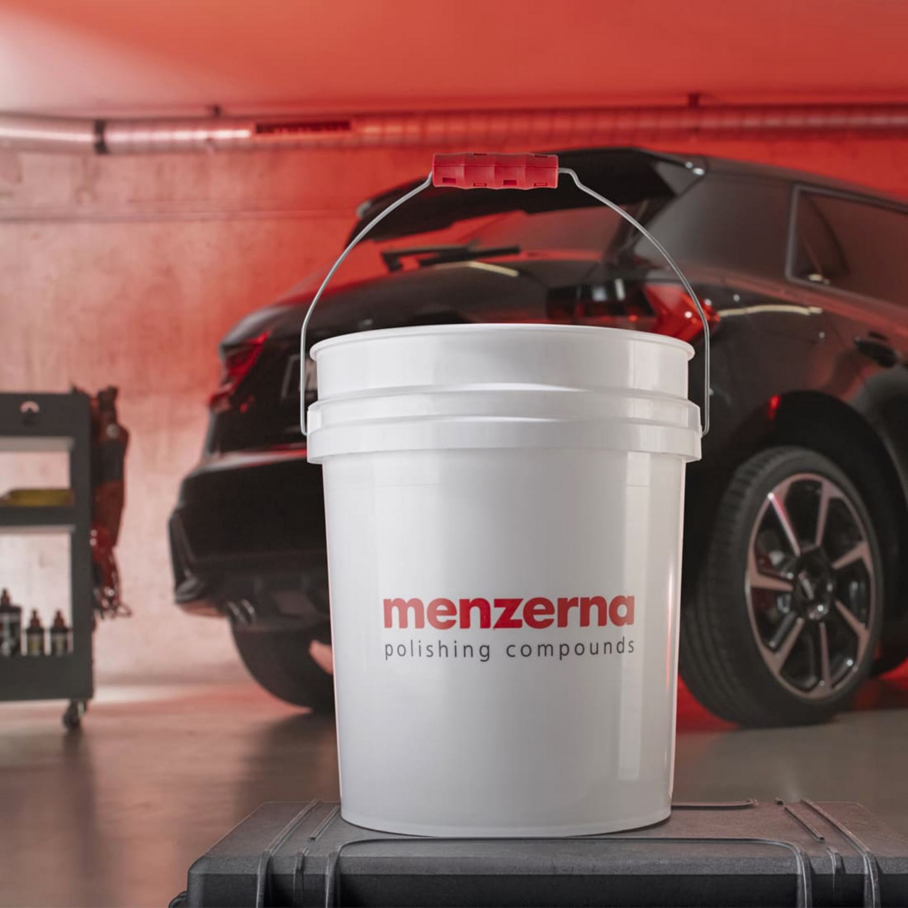 Menzerna Car Wash Bucket with Guard Insert (5 Gallon) - Maazzo